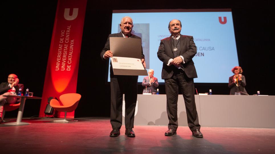 Investidura de Lluís Bassat com a nou doctor honoris causa