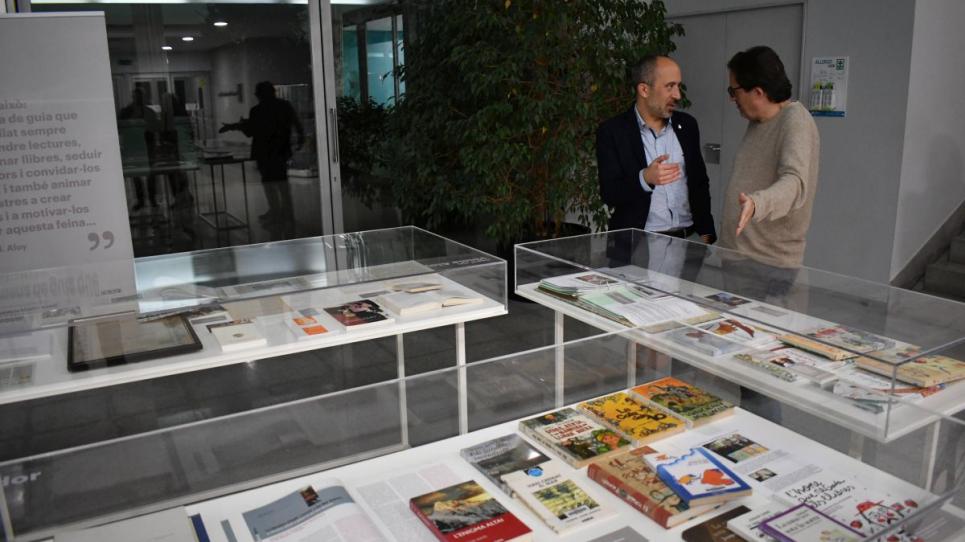 Antoni Llobet i Marc Aloy visitant l'exposició