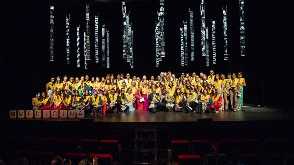 Estudiants graduats de la segona promoció de Medicina