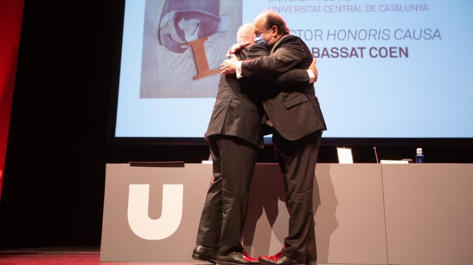 Investidura de Lluís Bassat com a nou doctor honoris causa
